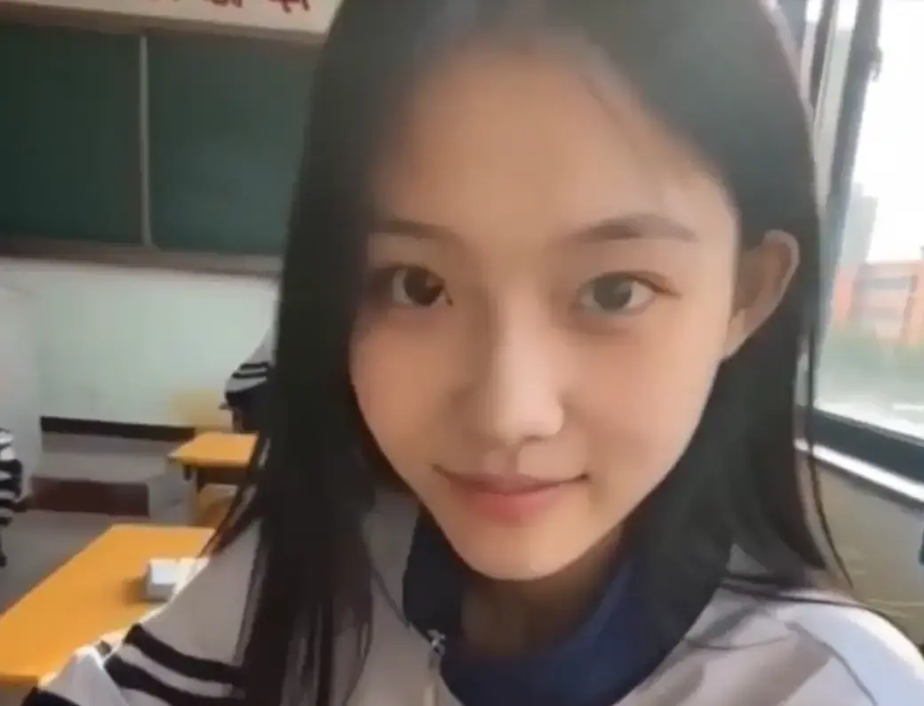 《我的十八岁女友》无删减版在线播放4K蓝光画质 - 黄果AI短剧高甜治愈结局太甜 - 追完又想谈恋爱了 免费观看